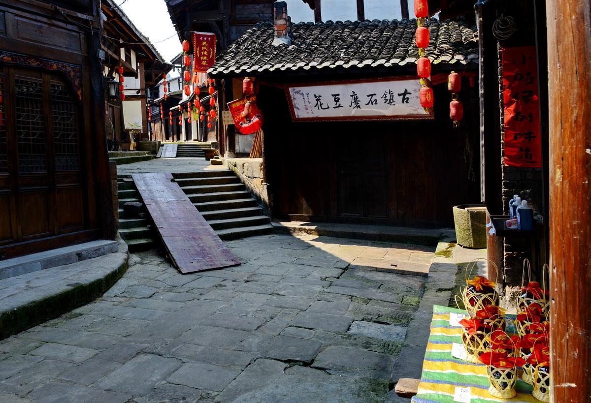 看了刘涛的打扮,我悟了:裤不露踝、裙不过膝,美得优雅得体